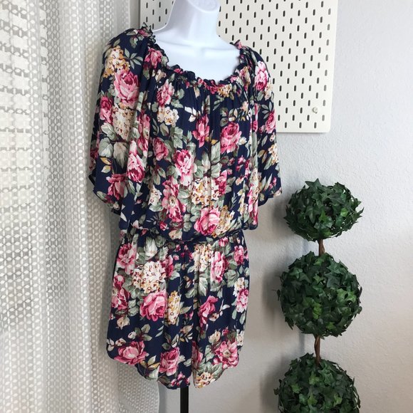 🎁🎄Kori S/S Romper | Navy w/ Floral | Small - Picture 9 of 9